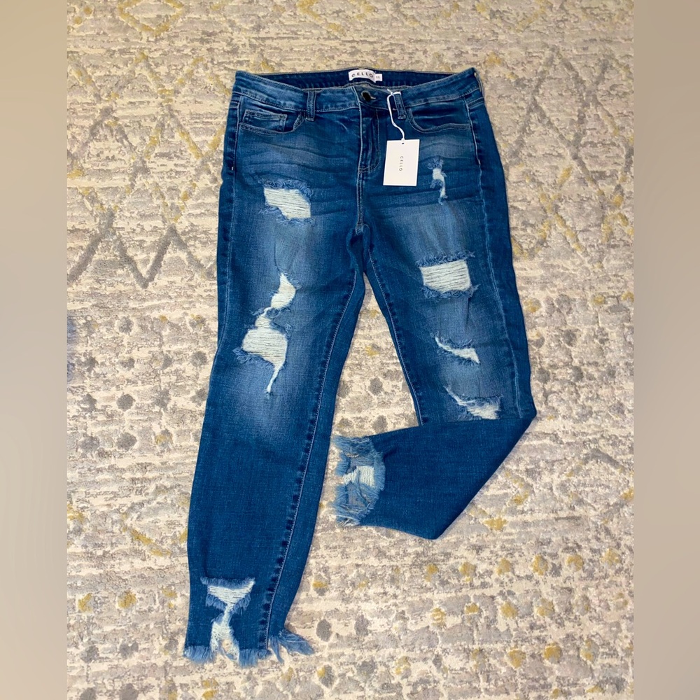 NWT Cello Distressed Cropped Skinny Jeans